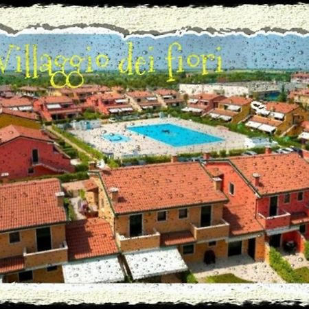 Iris 20 In Posizione Strategica, Indipendente, All'Interno Del Villaggio Dei Fiori Caorle Luaran gambar