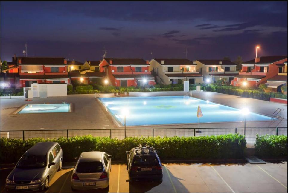 Iris 20 In Posizione Strategica, Indipendente, All'Interno Del Villaggio Dei Fiori Caorle Luaran gambar