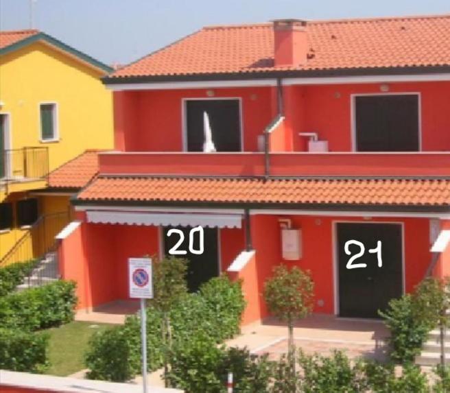 Iris 20 In Posizione Strategica, Indipendente, All'Interno Del Villaggio Dei Fiori Caorle Luaran gambar