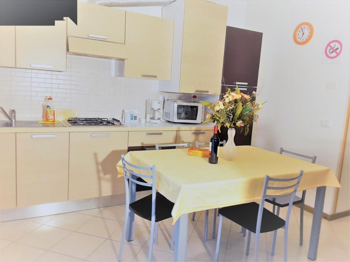 Iris 20 In Posizione Strategica, Indipendente, All'Interno Del Villaggio Dei Fiori Caorle Luaran gambar