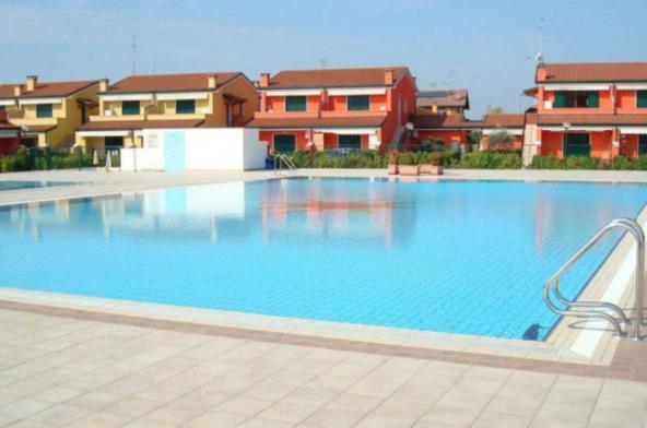 Iris 20 In Posizione Strategica, Indipendente, All'Interno Del Villaggio Dei Fiori Caorle Luaran gambar